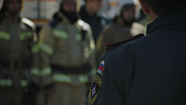 В Ленинском районе Крыма пожарные спасли женщину из горящего дома