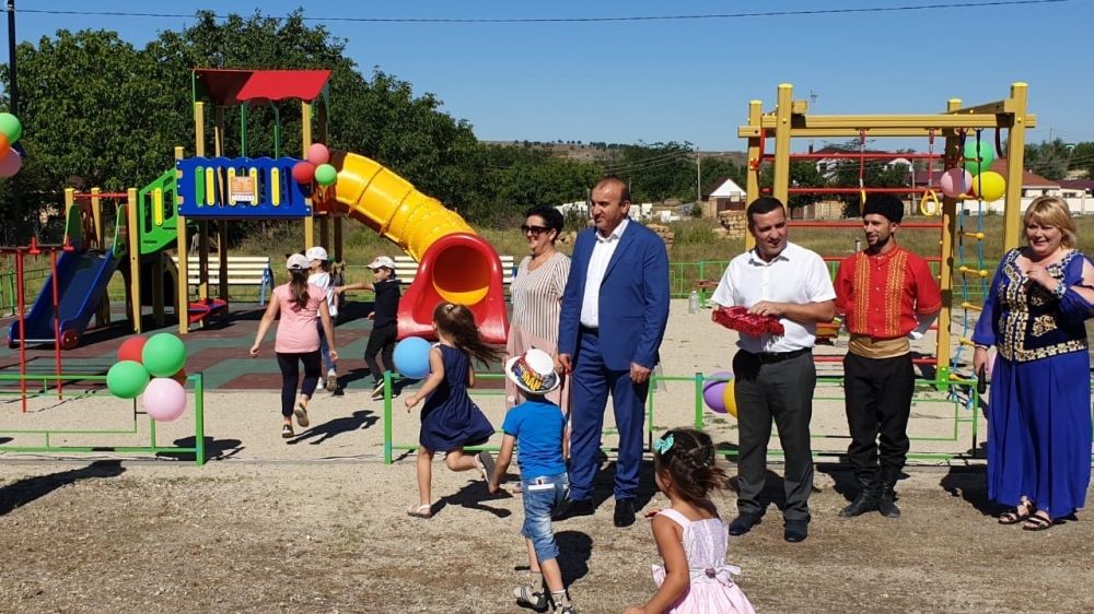 В Симферопольском районе открыли 2 детских игровых комплекса