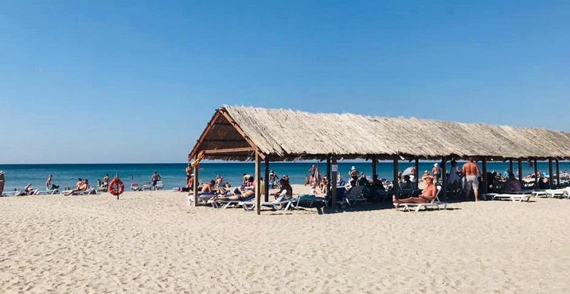 На песчаных пляжах в Сакском районе сейчас хорошо… Минкурортов Крыма подтверждает