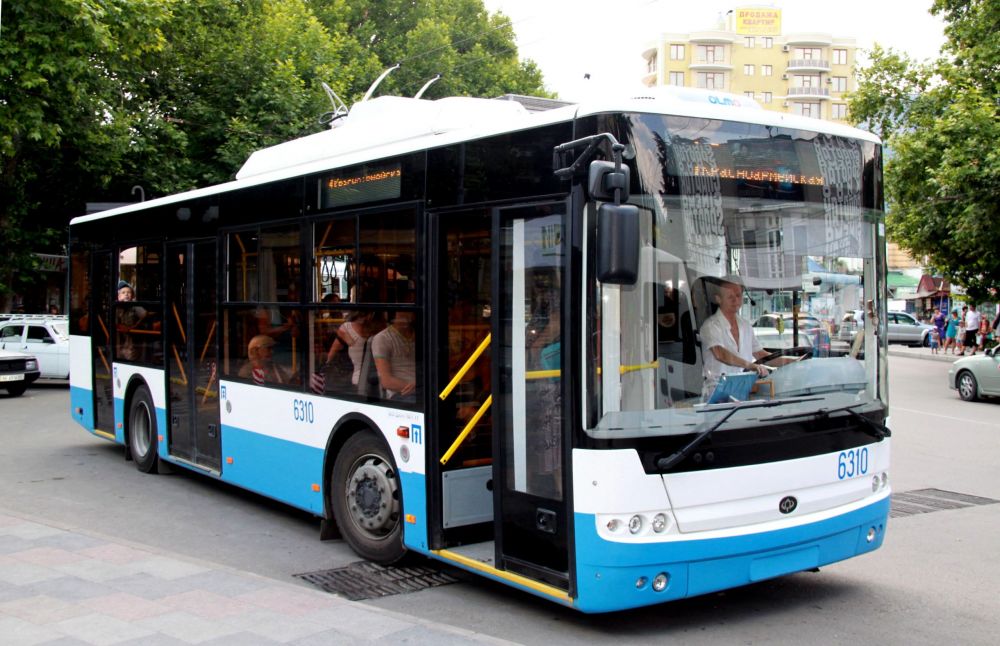 Пассажиры в Крыму будут заходить в троллейбусы только через переднюю дверь