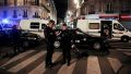 В Париже задержали мужчину, угрожавшего полиции ножами