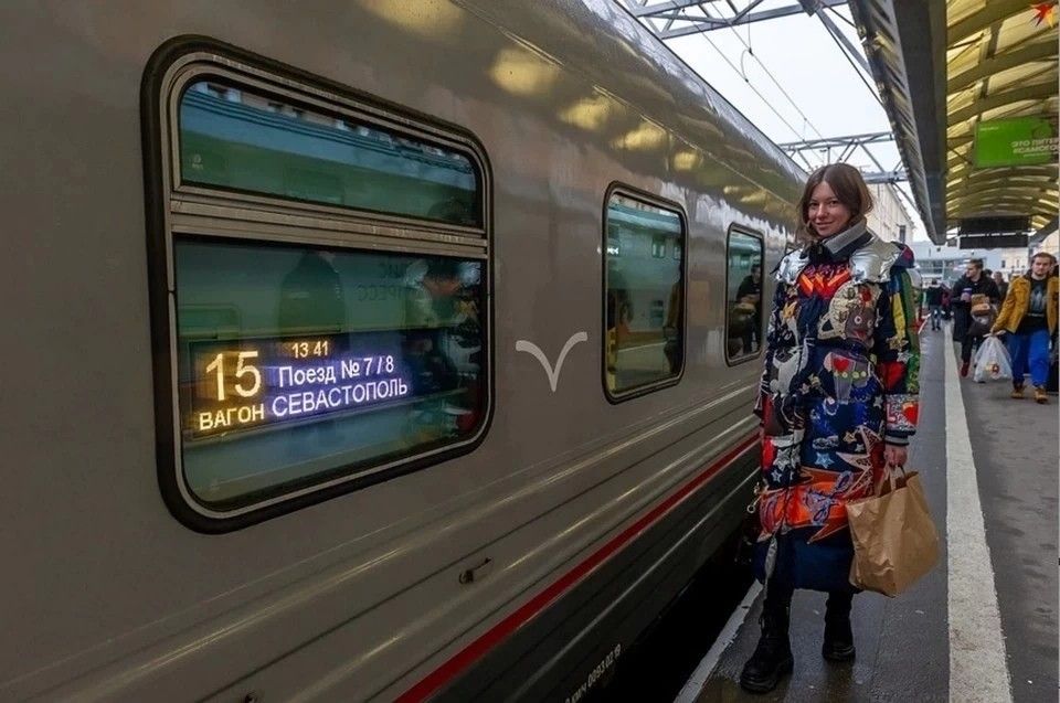 Детские коляски и кошельки с деньгами: Что забывают в поездах крымские туристы