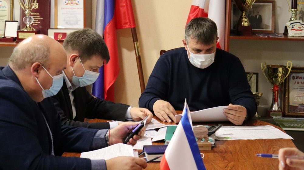 Глава администрации Сакского района Михаил Слободяник провел совещание с главными распорядителями бюджетных средств