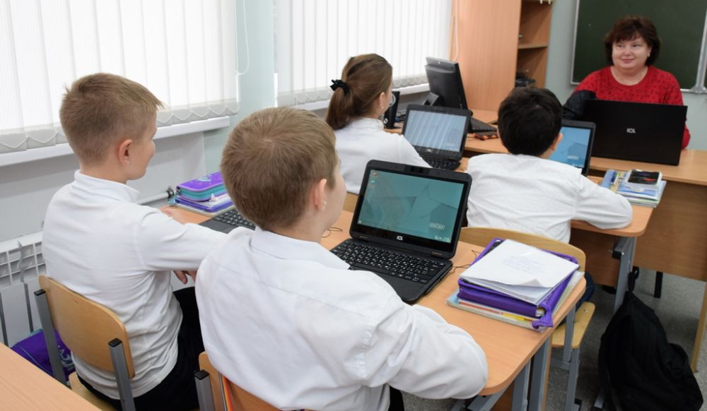 15 школа ялта электронный. Школы получат Ноутбуки в 2020.