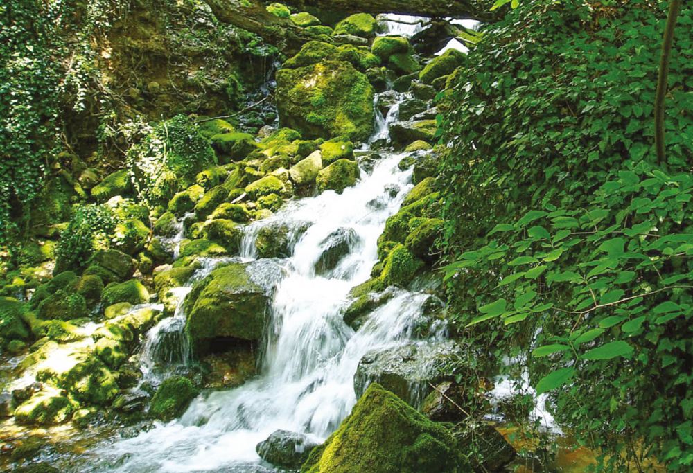 Вода крыма симферополь. Водоснабжение в Ялте. Красота воды Крыма Симферополь. Вода Крыма. Красота воды Крыма Симферополь рассказ.