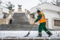 Все коммунальные службы задействованы в очистке города от снега