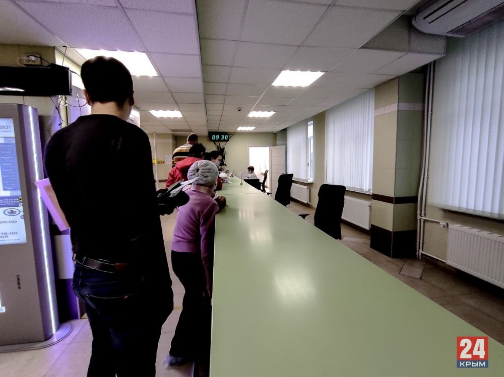 “В одном коридоре больные и здоровые”: Глава Крыма поручил разобраться с очередями в поликлиниках
