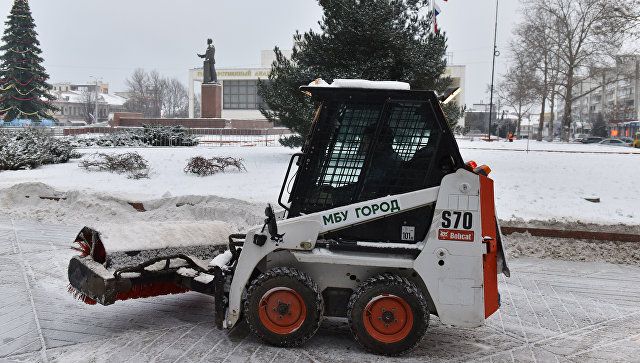 Коммунальщики Симферополя перешли на круглосуточный режим из-за снега