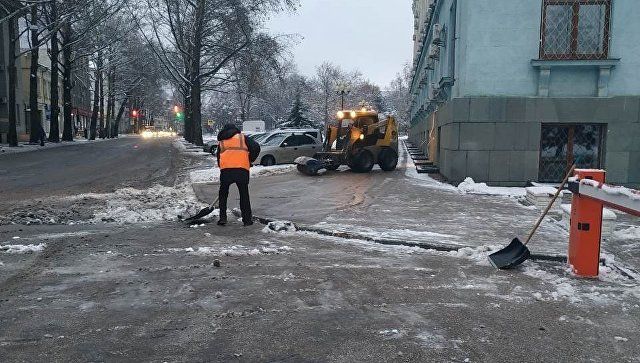 43% крымчан поставили коммунальщикам "кол" и "двойку" за уборку снега