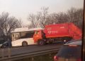 Мусоровоз столкнулся с пассажирским автобусом в Симферополе