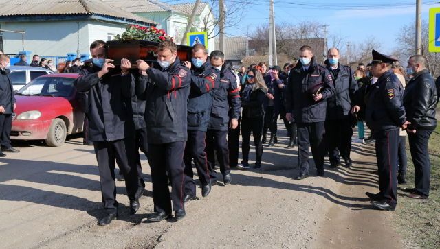 В Крыму простились с погибшими в ДПТ полицейскими