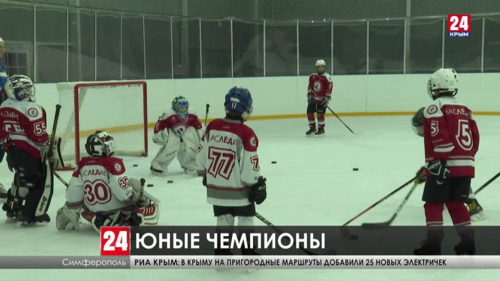 Юных чемпионов крымской команды «Наследие» наградили за победу на турнире по хоккею с шайбой в Казани