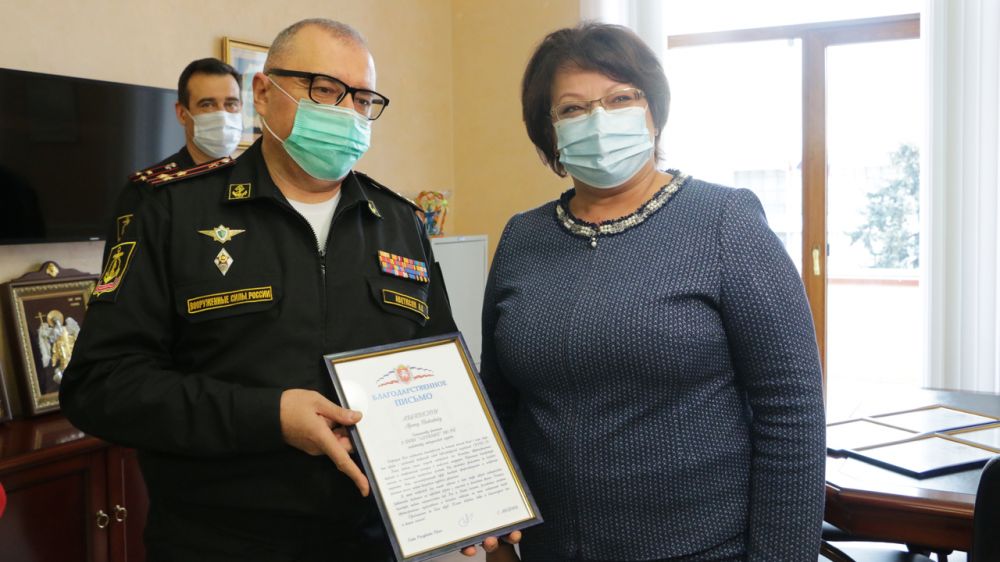 Елена Романовская вручила благодарности военным медикам, которые работали в мобильных госпиталях Крыма