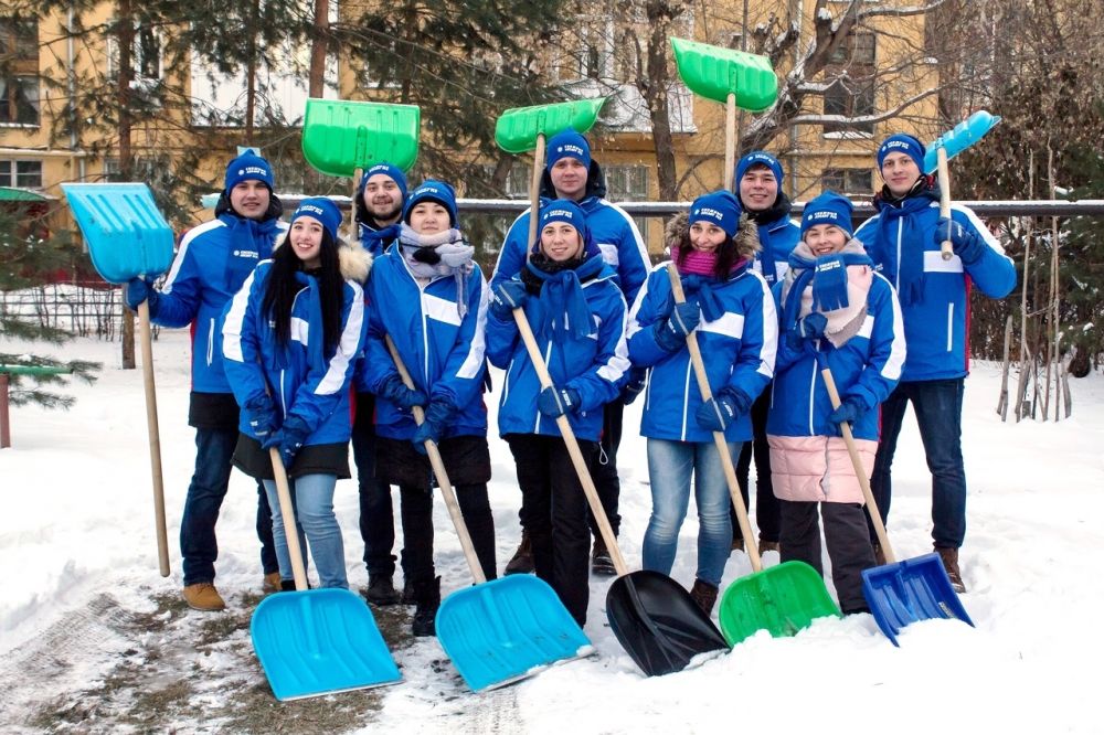Крымские волонтёры помогут симферопольским коммунальщикам расчистить город от снега