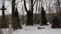 В Крыму два приятеля украли оградки с кладбища и теперь могут сесть на 5 лет