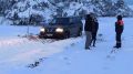 На Ай-Петри в снегу застрял внедорожник с туристами