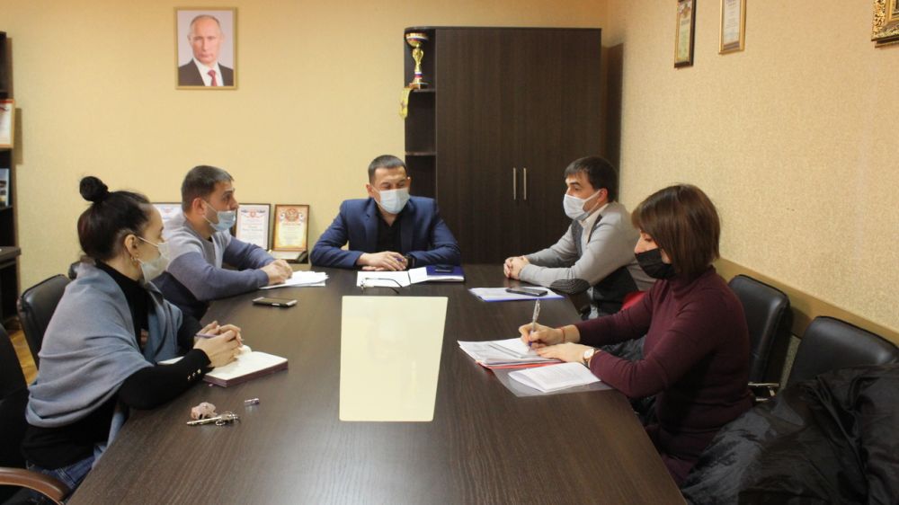 Рустем Халитов провел рабочее совещание, посвященное трудовой деятельности иностранных граждан на территории муниципального образования Сакский район