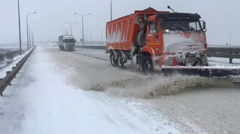 Крымский мост и трасса «Таврида» перекрыты из-за сильнейшего снегопада