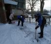 Улицы Евпатории от снега расчищают 60 дворников