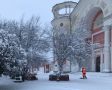 На расчистку улиц Симферополя от снега вышли сотни дворников