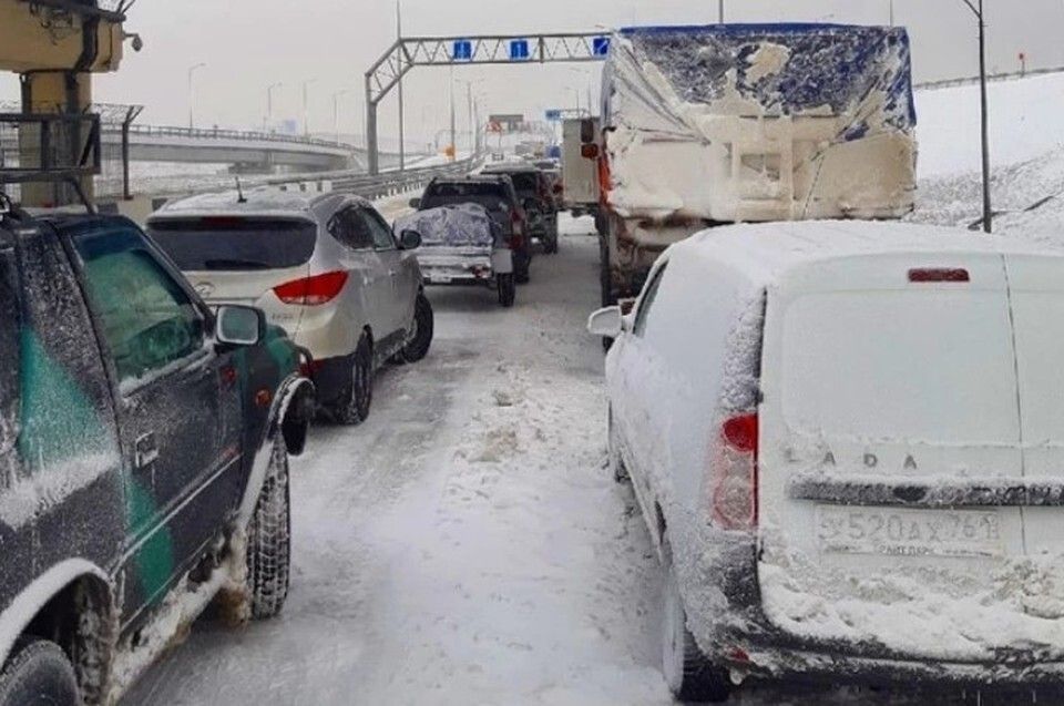 По Крымскому мосту пускают автомобили, едущие в Керчь