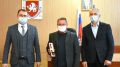 Нижнегорцам вручены знаки отличия Республики Крым и ведомственные награды в преддверии Дня Защитника Отечества