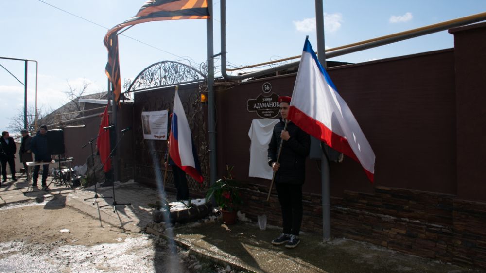 В Васильевке установили мемориальную доску в память о герое Великой Отечественной войны Умере Адаманове