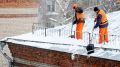 Роструд обратил внимание работодателей на необходимость соблюдения мер безопасности при очистке крыш от снега