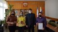 Глава администрации города Армянска Василий Телиженко наградил волонтеров