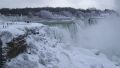 Ледяной шторм заморозил Ниагарский водопад