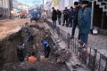 При ремонте дороги в Симферополе строители повредили водопровод