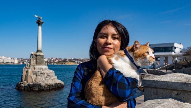 От морских памятников в горы: кот Моста показал боливийке полуостров