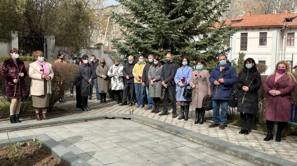 Состоялось памятное мероприятие, посвященное 170-летию Исмаила Гаспринского  - Лента новостей Крыма