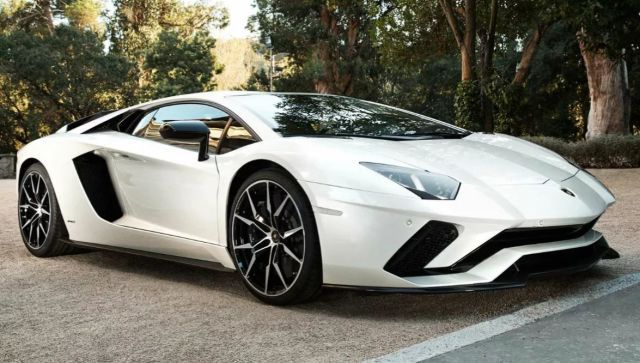   :    15 Lamborghini Aventador