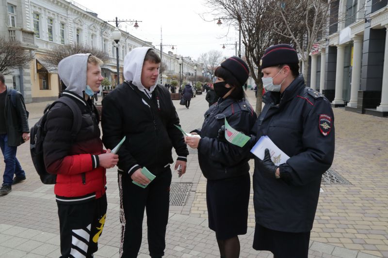Крымские полицейские провели профилактические беседы с симферопольцами