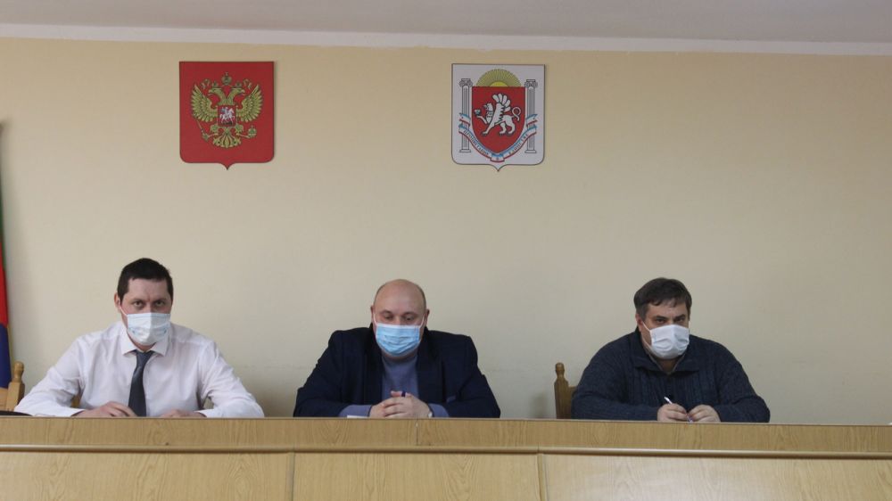 Юрий Ильин провел заседание комиссии по выявлению и снижению неформальной занятости Сакского района Республики Крым