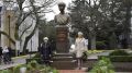 Памятник Доктору Лизе установили возле детского санатория в Евпатории