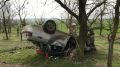 В Крыму машина перевернулась и врезалась в дерево, пострадала женщина-водитель