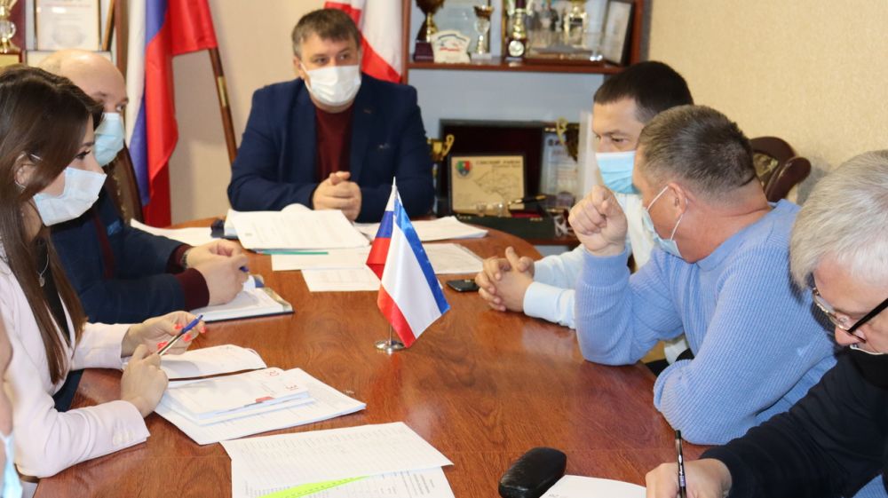 Михаил Слободяник провёл совещание с руководителями энергопоставляющих, ресурсоснабжающих предприятий района