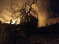 Ночью в Ялте сгорел жилой дом: 11 человек спасли