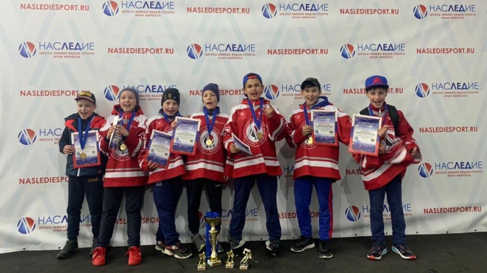 Команда «Наследие» стала обладателями Кубка ветеранов МВД по хоккею