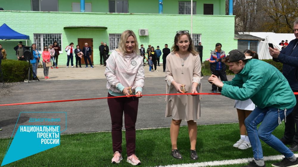 Ольга Торубарова приняла участие в открытии футбольного поля в Нижнегорском районе