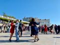 На набережной Корнилова более 100 пар танцевали «За Победу до победного!»