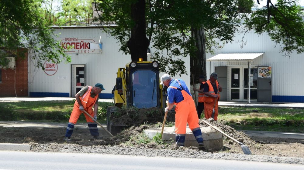 Муниципальные бюджетные учреждения симферополя. МБУ город Симферополь. МБУ Г.Сочи "миг". Директор МБУ город Симферополь. Директор МБУ город Симферополь фото.