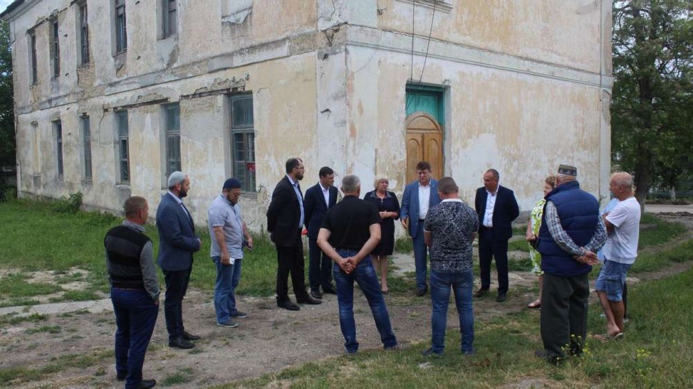 Погода село курское. Село Курское Белогорского района. Садик в селе Курское Белогорского района. Винзавод в селе Курское Белогорского района. Визит Аксенова в село Зеленогорск Белогорский район Крым.