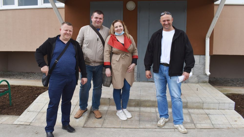 В Евпатории врачи получили три служебные квартиры