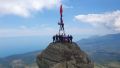 Российский триколор взвился на вершине горы Демерджи в Крыму