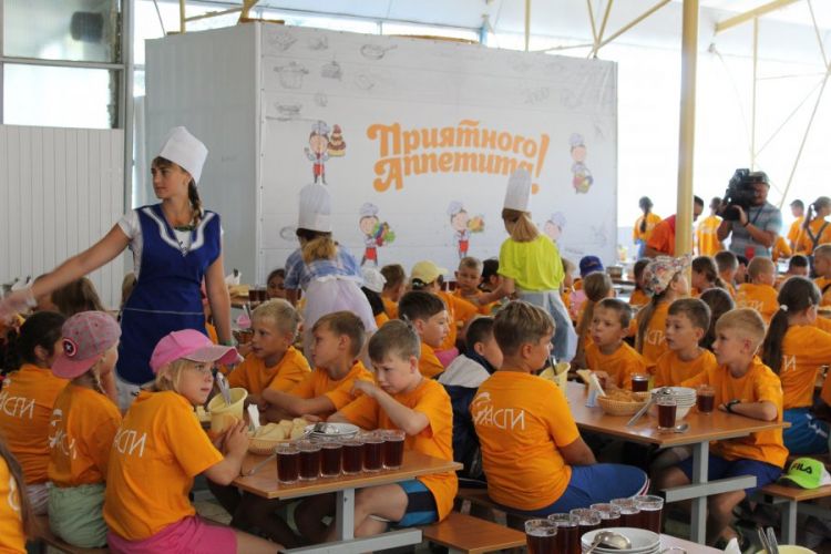 Более 400 севастопольцев уже получили кешбэк за путевки в детские лагеря