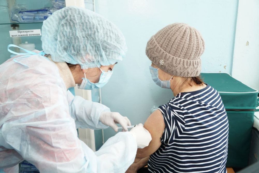 В Крыму предложили давать выходной сделавшим прививку от COVID-19