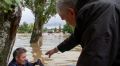 Появилось видео, как Аксёнов спасает людей с затопленных улиц в Керчи